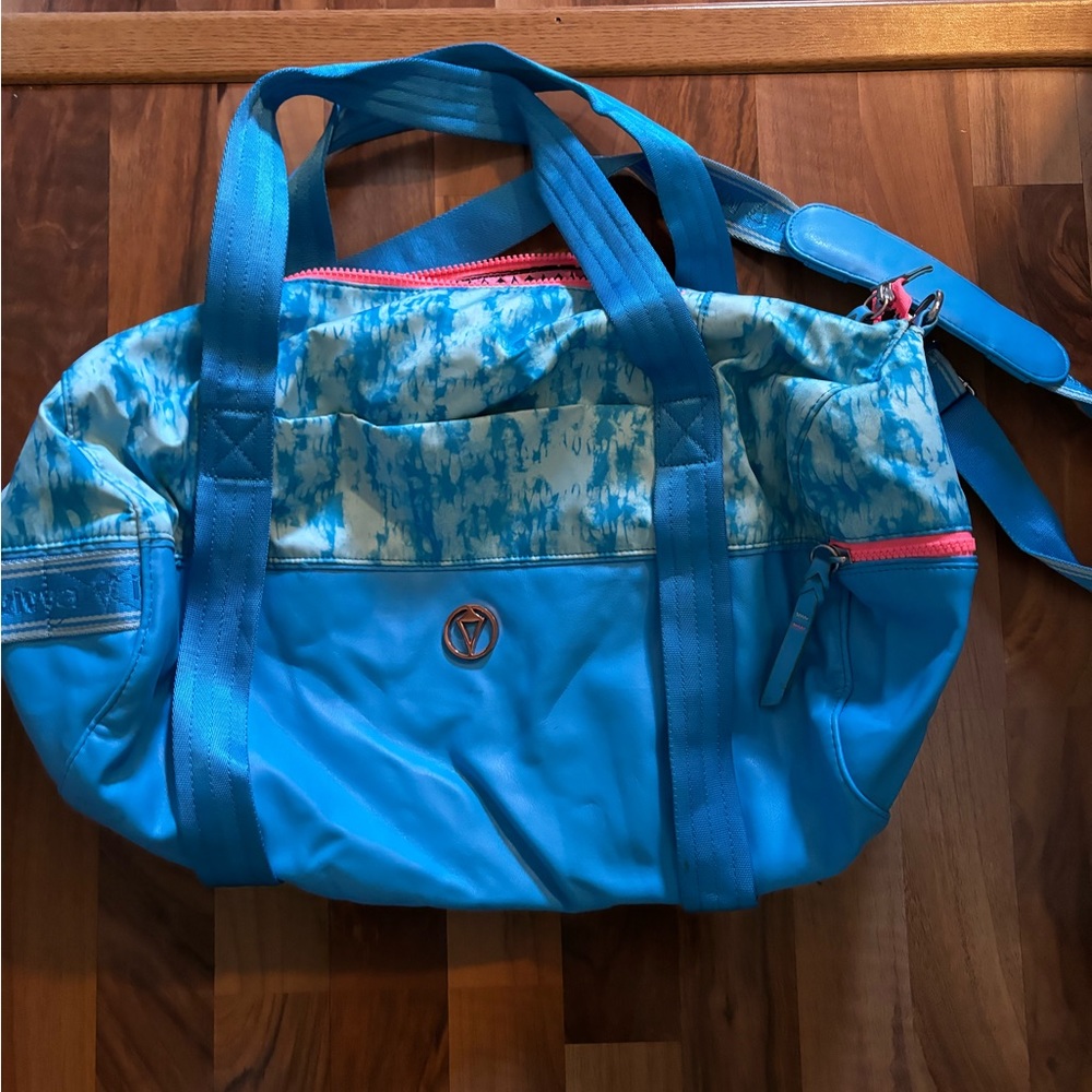 Ivvia Duffle bag